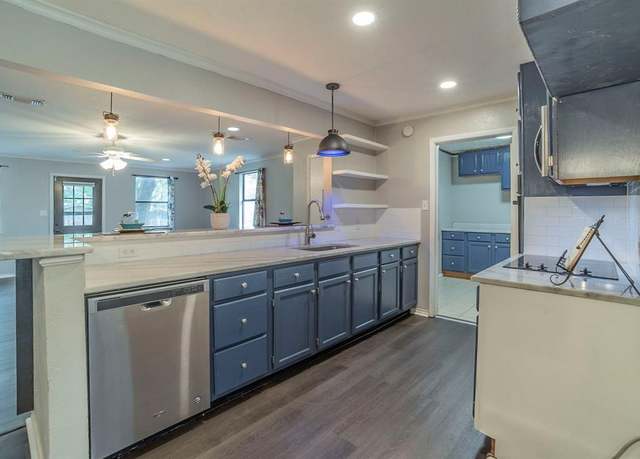 Property at 604 SE 27th Ave, Mineral Wells, TX 76067, 3 beds, 2 baths