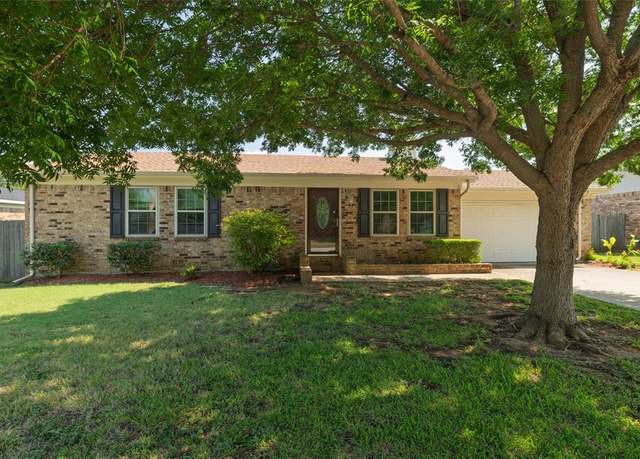 Property at 828 Hollow Creek Rd, Burleson, TX 76028, 3 beds, 1 bath
