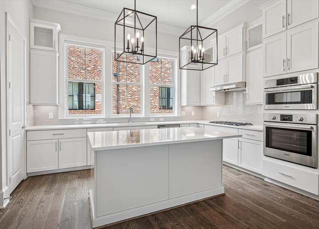 Property at 4122 Belt Line Rd, Addison, TX 75001, 3 beds, 4.5 baths