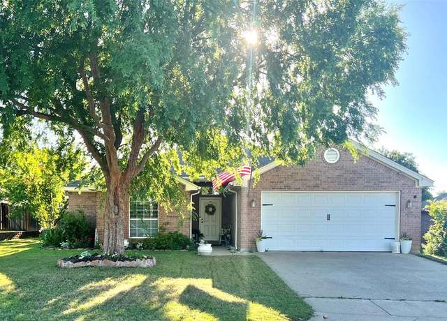 Property at 221 Whitestone Way, Weatherford, TX 76085, 3 beds, 2 baths