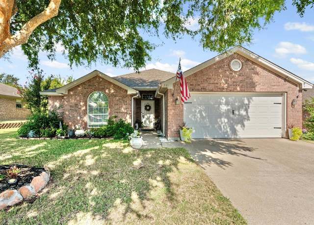 Property at 221 Whitestone Way, Weatherford, TX 76085, 3 beds, 2 baths