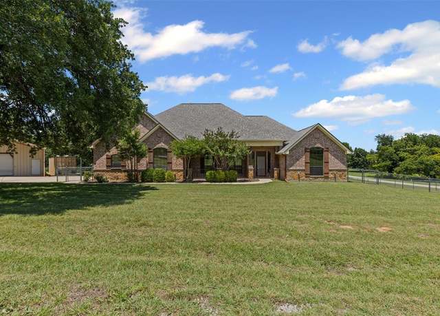 Property at 103 Hedges Cir, Weatherford, TX 76085, 3 beds, 2 baths