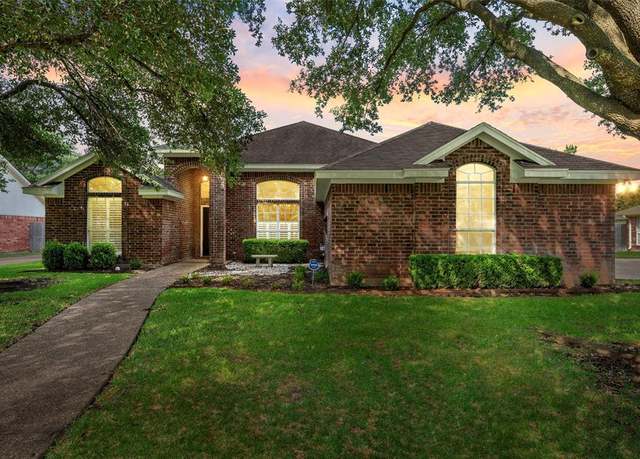 Property at 1405 Fossil Rdg, Waco, TX 76712, 4 beds, 3 baths
