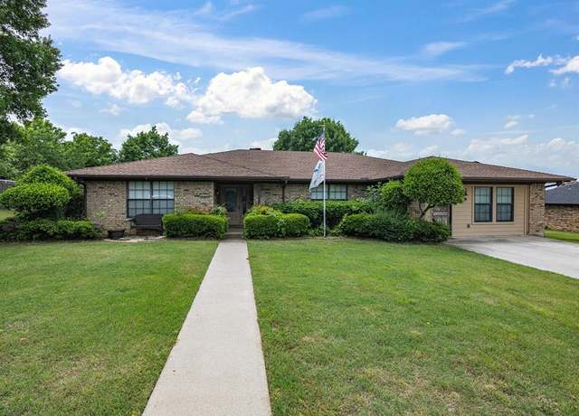 Property at 402 Brookview Dr, Decatur, TX 76234, 4 beds, 2 baths
