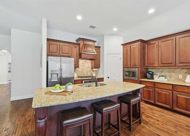 Property at 4324 Ashburn Way, Fort Worth, TX 76244, 5 beds, 3 baths