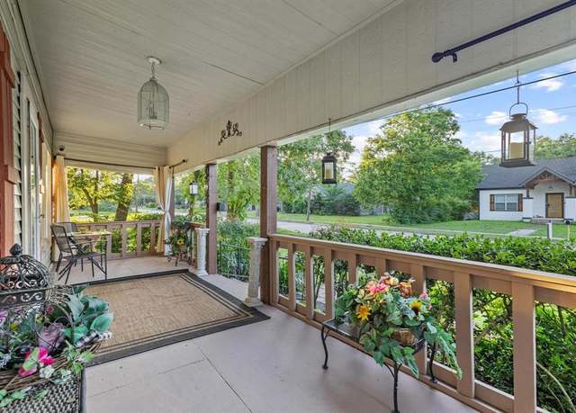 Property at 616 E 9th St, Bonham, TX 75418, 2 beds, 2 baths