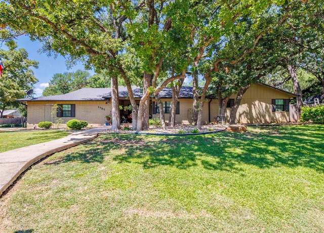 Property at 1705 14th St, Brownwood, TX 76801, 3 beds, 2 baths