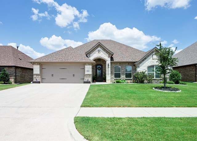 Property at 3012 Reed Ct, Granbury, TX 76048, 4 beds, 3 baths