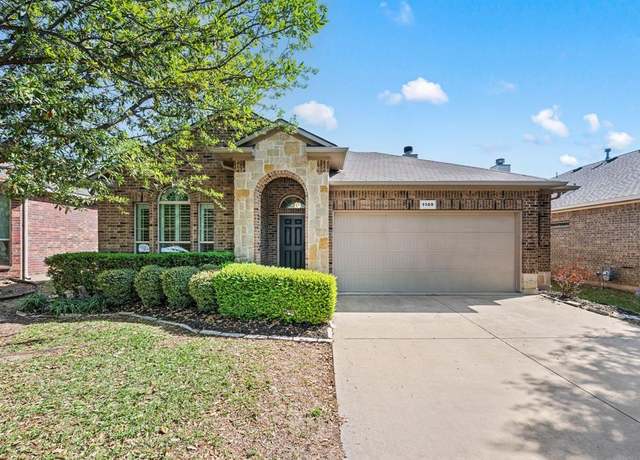 Property at 1109 Central Village Dr, Denton, TX 76210, 3 beds, 2 baths