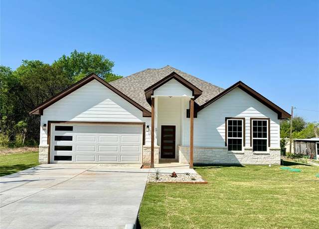 Property at 5716 Belaire Cir, Granbury, TX 76048, 3 beds, 2 baths