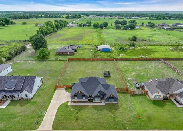 Property at 12457 Maplewood Dr, Lindale, TX 75771, 4 beds, 2.5 baths