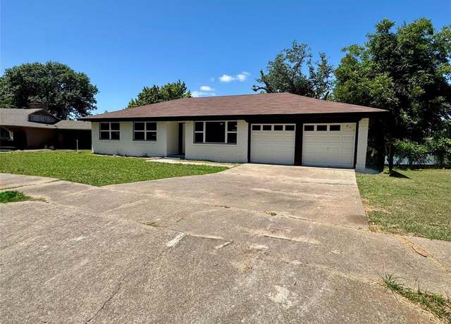 Property at 536 Lakeshore Dr, Ennis, TX 75119, 3 beds, 2 baths