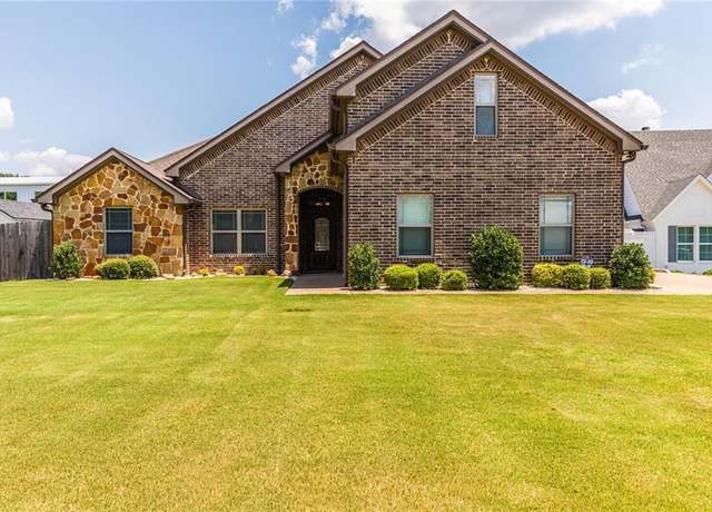 Property at 61 North Shore Cir, Waco, TX 76708, 4 beds, 2.5 baths