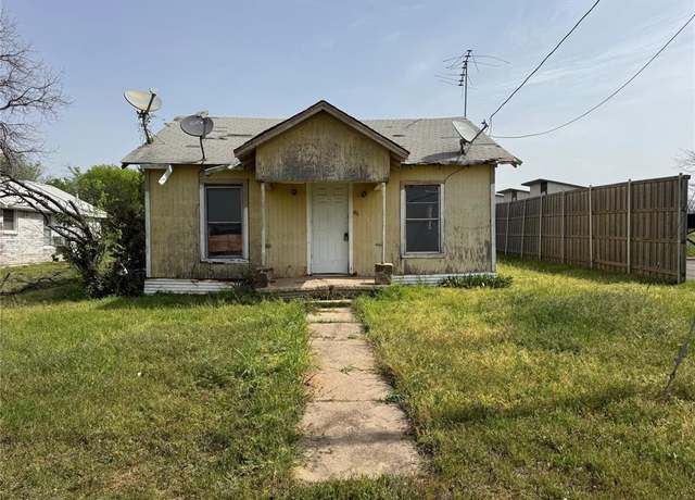 Property at 411 Decatur St, Bowie, TX 76230, 2 beds, 1 bath