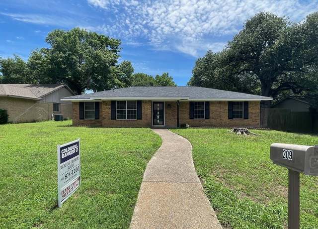 Property at 209 Churchill Ave, Corsicana, TX 75110, 3 beds, 2 baths