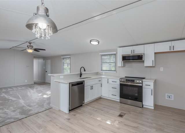 Property at 6017 Hidden Cir, Azle, TX 76020, 3 beds, 2 baths