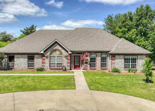 Property at 331 Tanglewood Dr, Weatherford, TX 76087, 4 beds, 3 baths