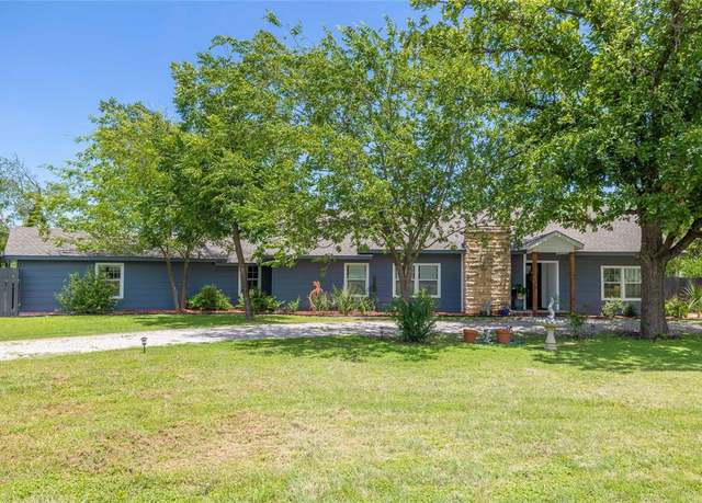 Property at 2620 Vine St, Brownwood, TX 76801, 3 beds, 2 baths