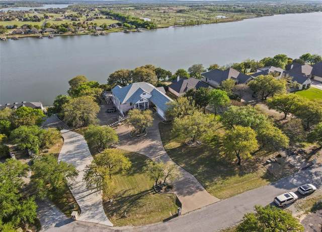 Property at 1205 Horizon Ct, Granbury, TX 76049, 3 beds, 3 baths