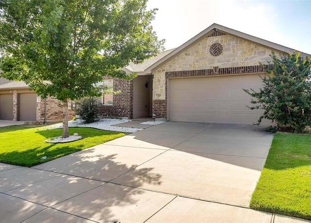Property at 2924 Whitetail Chase Dr, Fort Worth, TX 76108, 3 beds, 2 baths