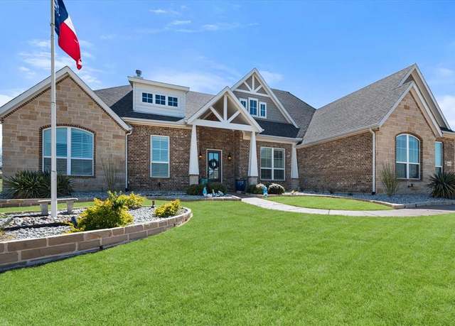 Property at 850 San Saba E, Midlothian, TX 76065, 4 beds, 2.5 baths