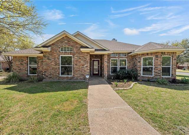 Property at 301 Whispering Meadows Dr, Hewitt, TX 76643, 4 beds, 2.5 baths