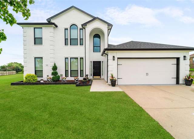 Property at 125 Hillside Dr, Celina, TX 75009, 4 beds, 2.5 baths