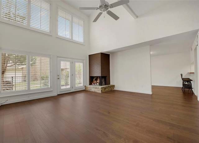 Property at 2912 Woodcroft Cir, Carrollton, TX 75006, 3 beds, 2.5 baths
