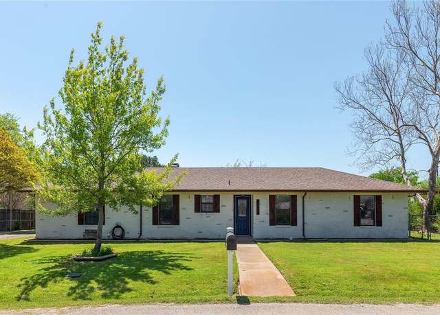 Property at 904 Glengarden St, Krum, TX 76249, 3 beds, 2 baths