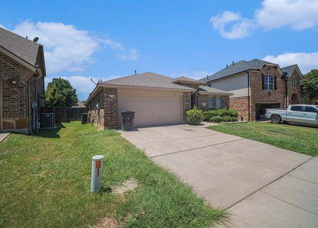 Property at 1221 Shalimar Dr, Fort Worth, TX 76131, 3 beds, 2 baths