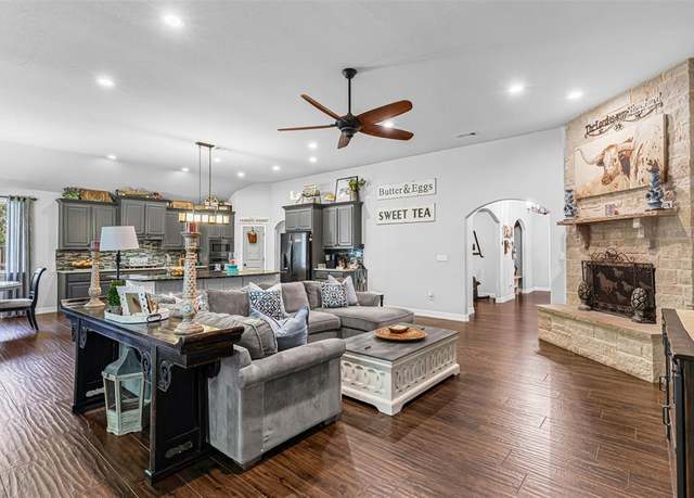 Property at 6270 High Mesa Dr, Justin, TX 76247, 4 beds, 3.5 baths