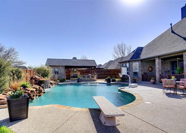 Property at 316 Applewood Ln, Haslet, TX 76052, 4 beds, 3.5 baths