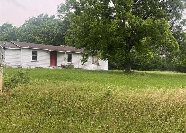 Property at 300 S Texas St, Emory, TX 75440, 3 beds, 2 baths