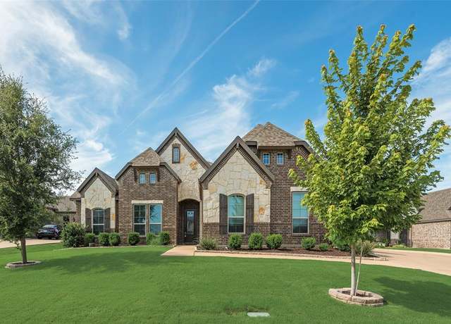 Property at 512 Sandia Park Dr, Burleson, TX 76028, 3 beds, 2.5 baths