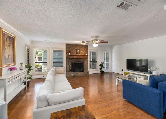 Property at 1428 Palmnold Cir E, Fort Worth, TX 76120, 2 beds, 1.5 baths