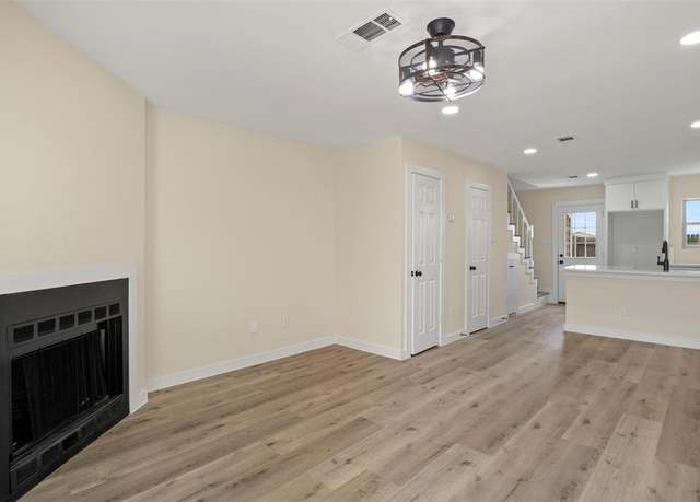 Property at 717 Lee St #6, Mesquite, TX 75149, 2 beds, 1.5 baths