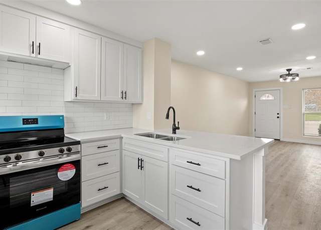 Property at 717 Lee St #6, Mesquite, TX 75149, 2 beds, 1.5 baths