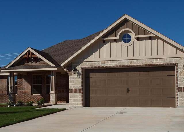 Property at 725 Raylan St, Springtown, TX 76082, 4 beds, 2 baths