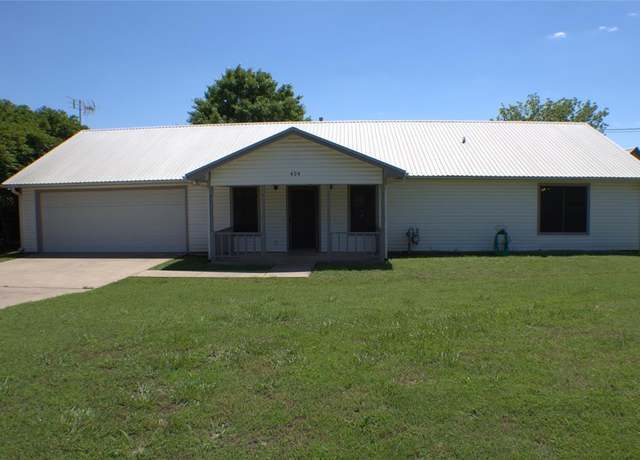 Property at 424 E Young St, Howe, TX 75459, 2 beds, 2 baths