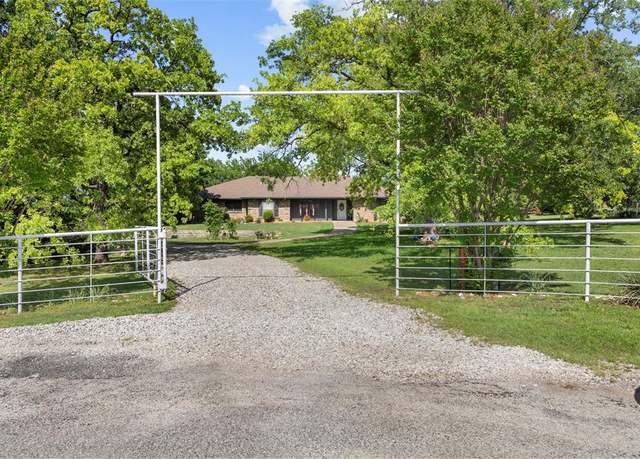 Property at 116 Woodland Trl, Weatherford, TX 76085, 4 beds, 2.5 baths