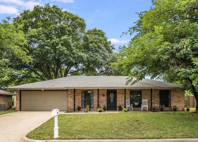 Property at 400 Rolling Hills Dr, Midlothian, TX 76065, 3 beds, 2 baths