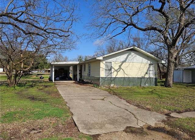 Property at 307 E State St, Groesbeck, TX 76642, 3 beds, 2 baths