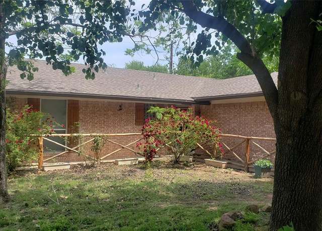 Property at 2803 SE 5th St, Mineral Wells, TX 76067, 3 beds, 2 baths