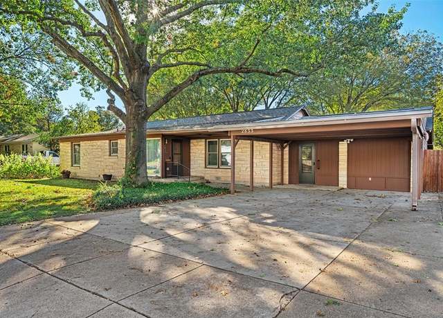 Property at 2833 Spruce Park Dr, Richland Hills, TX 76118, 3 beds, 2.5 baths