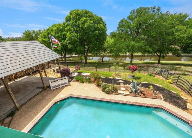 Property at 845 Canyon Crest Dr, Irving, TX 75063, 4 beds, 3.5 baths