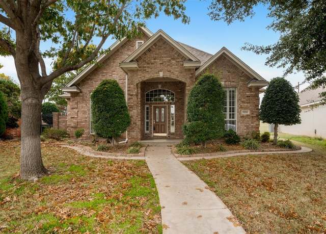 Property at 9 Park Place Ct, Wichita Falls, TX 76302, 3 beds, 3 baths