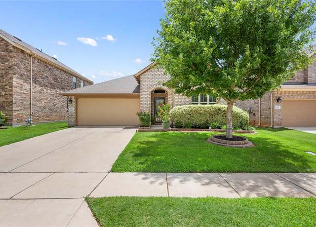 Property at 1921 Highlander Ct, Fort Worth, TX 76120, 3 beds, 2.5 baths
