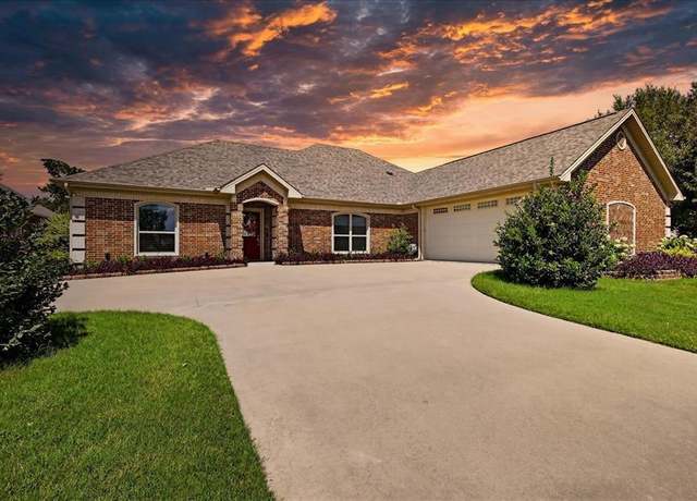 Property at 18070 Country Club Dr, Kemp, TX 75143, 4 beds, 2 baths