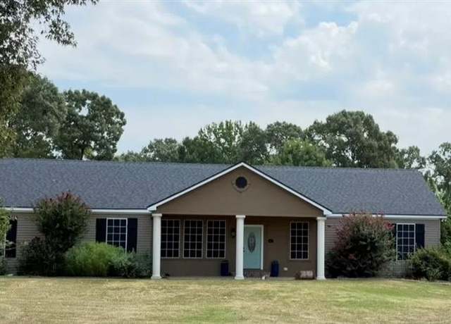 Property at 130 W Lakeshore Dr, Benton, LA 71006, 4 beds, 2 baths