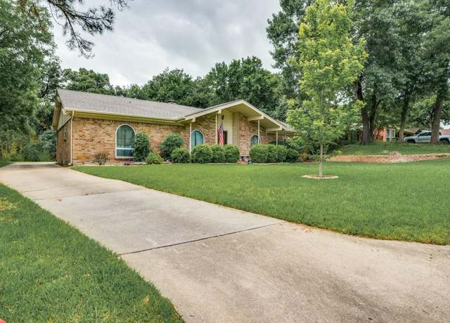 Property at 620 Donna Ln, Bedford, TX 76022, 4 beds, 3 baths